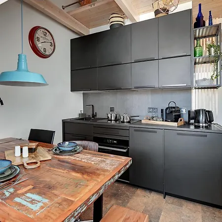 Lion Apartments- Old Town Loft *