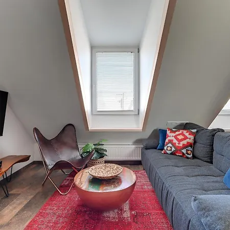 Lion Apartments- Old Town Loft Apartment